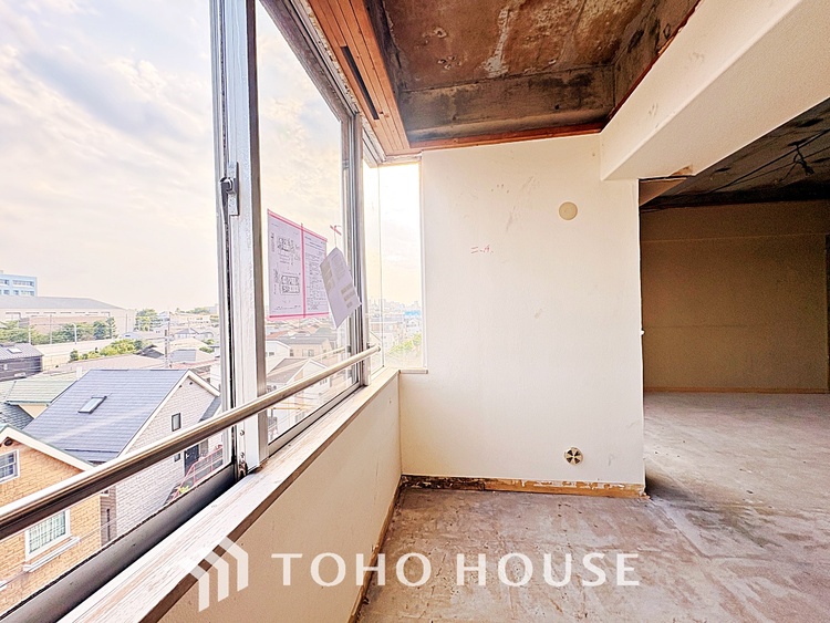 内装 ◆瀟洒な空間◆落ち着きのある彩が見事に調和させた瀟洒な空間を演出。ここに集まる家族の会話と笑顔が絶え間なく続く幸せな空間。