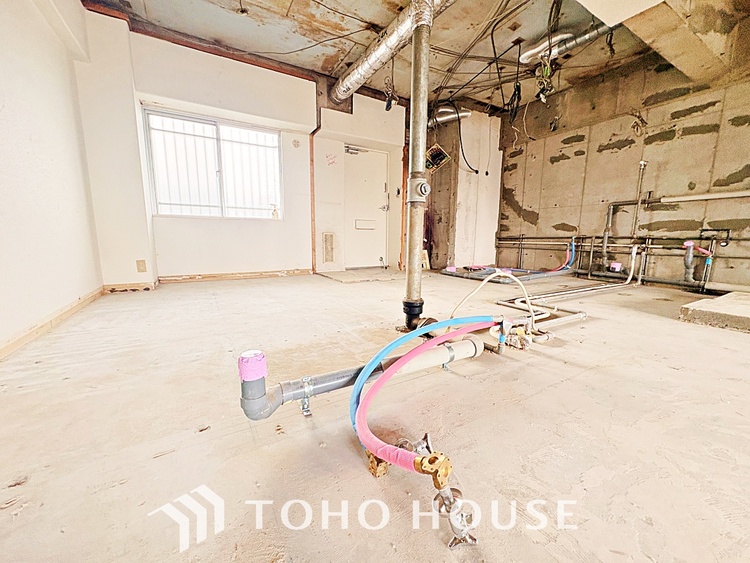 キッチン キッチンは家族の絆を育む大切な空間。シンプルで使い易いシステムキッチンで愉しく作る料理は愛情のある美味しいご馳走に。家族で使えるダイニングキッチンです。