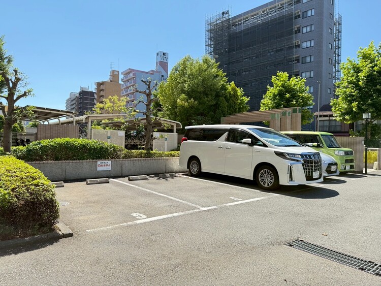 その他 駐車スペースが嬉しいですね。※空き状況は都度ご確認下さい。