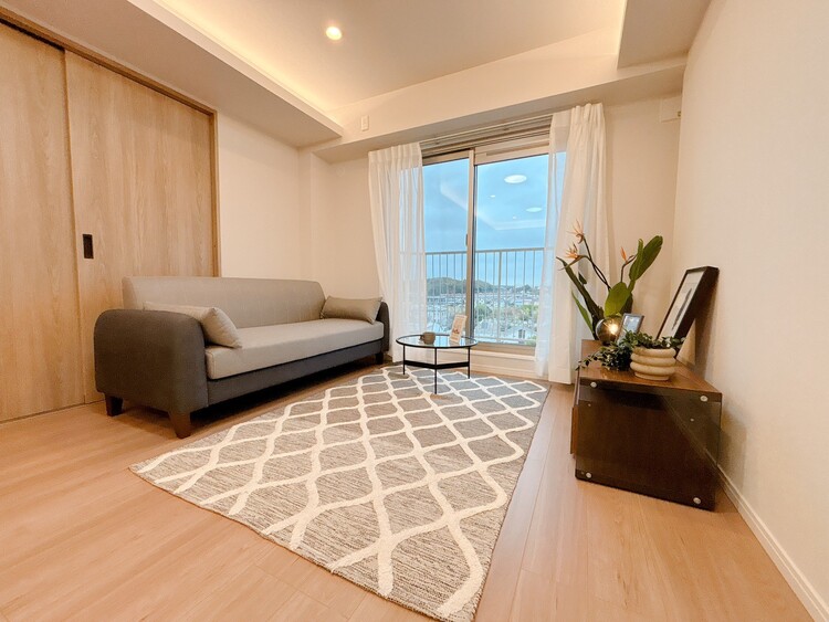 居間 飾り過ぎないシンプルな内装と偏り過ぎないデザインで統一しました。