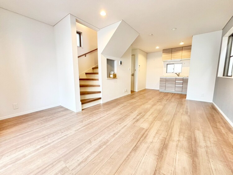 居間 「空間が織り成すひとつ先の住み心地」を演出します。（施工中）