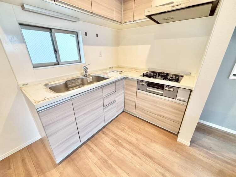 キッチン スマートな意匠と充実の機能を備えたキッチンが、暮らしにおいしい彩りを添えます。