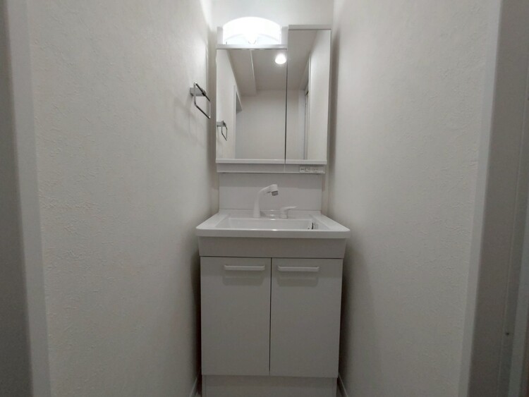 その他 清潔感を感じられる洗面化粧台。