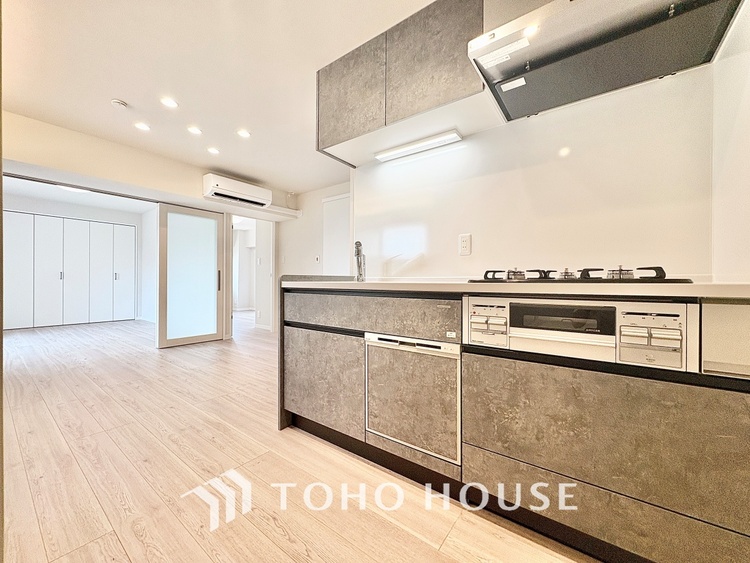 キッチン 【cooking papa is here】料理が苦手な人でも、チャレンジしてみたくなるワイドスパンのキッチン。家族の食卓がここから始まる。