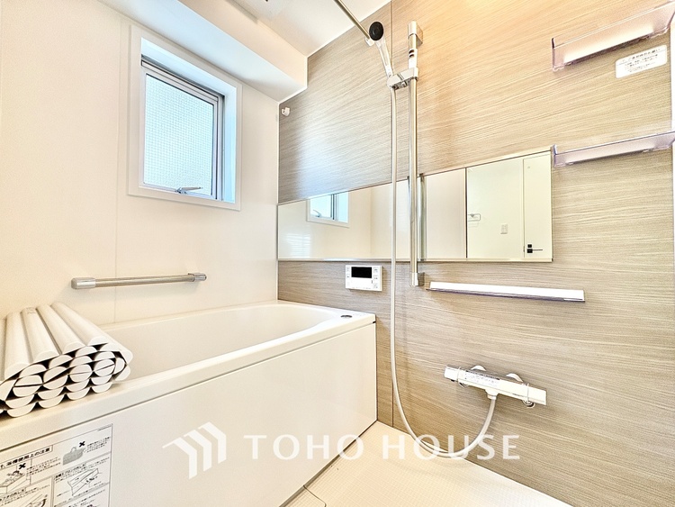 風呂 【Bathroom makes you free】疲れを翌日に残さない。そのための広々としたお風呂。足を伸ばしてさあ浸かろう。