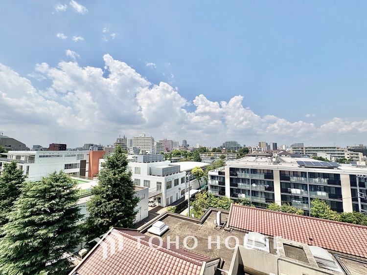 バルコニー 【the view of the sunlight】日差しと景色を取り入れつつ、プライベートな空間を演出するバルコニー