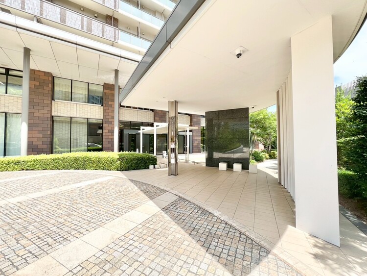 その他 上質感漂う玄関アプローチです。