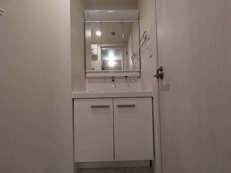 その他 清潔感を感じられる洗面化粧台。