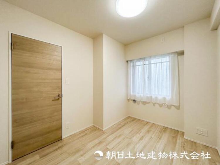 内装 【洋室】人間の感性を育むプライベートルームはシンプルが１番！読書やネット、大切な一人の時間も充実したものにできます。