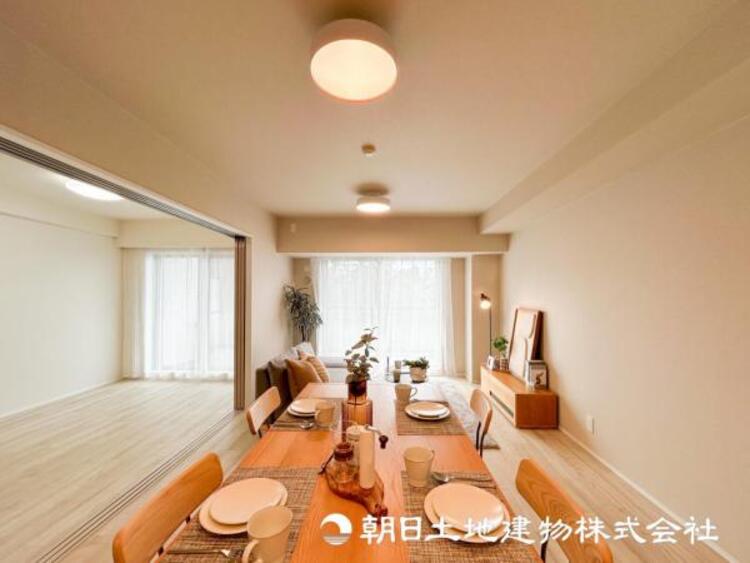 居間 【リビング】1日の中で最も長い時間を過ごすことになるリビングだからこそいつも笑顔があふれる空間であるように心掛けています。