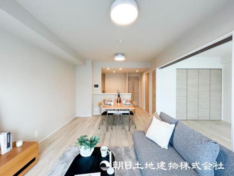 居間 【リビング】家族や友人との時間など１番多くの時間を過ごす空間だからこそ快適な空間を目指してプランニングしました。