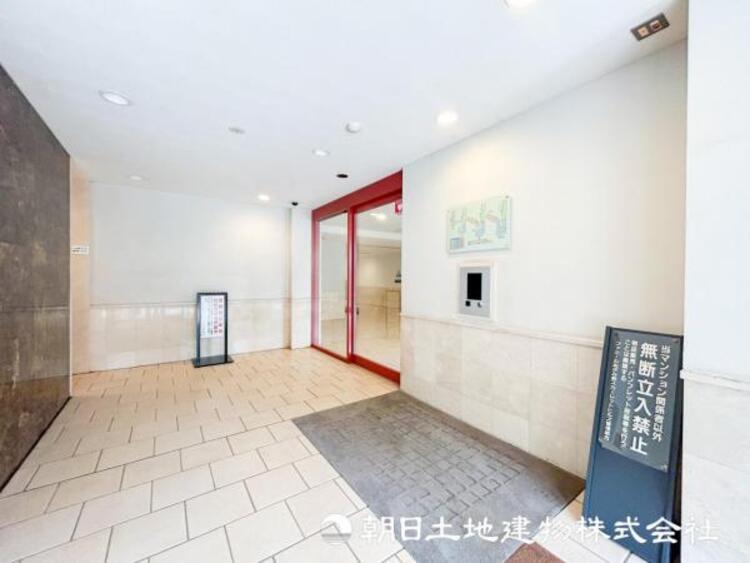 エントランス 【エントランス】家族の色を映し出す洗練された邸宅は、ずっと輝き続けながらいつしか街の風景に溶け込み人と共に歩んでいきます。