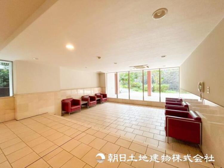 その他 【ロビー】時間のゆとりと空間、爽やかな陽光がもたらす光と風を贅沢なまでに感じる暮らしがここに始まります。