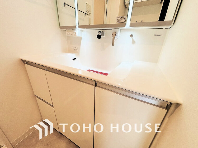 洗面 清潔感のある洗面室で朝の身支度を