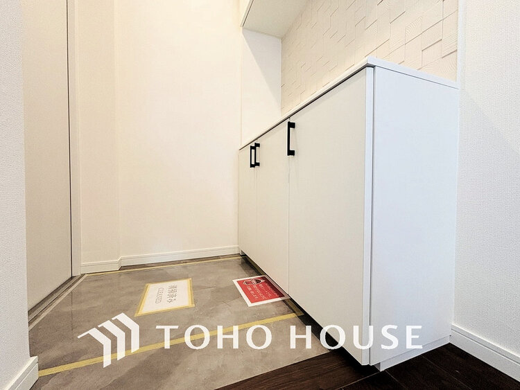 玄関 落ち着いた雰囲気の玄関、家族の帰りを暖かく迎えてくれます