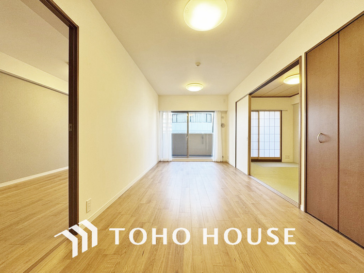 内装 広がりのある住空間、家族が集まるリビング・ダイニング