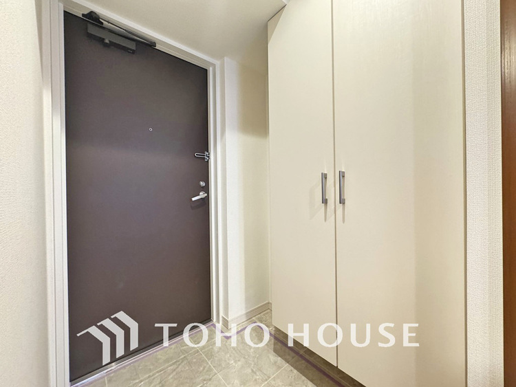 玄関 落ち着いた雰囲気の玄関、家族の帰りを暖かく迎えてくれます