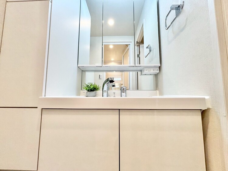 その他 清潔感を感じられる洗面化粧台。