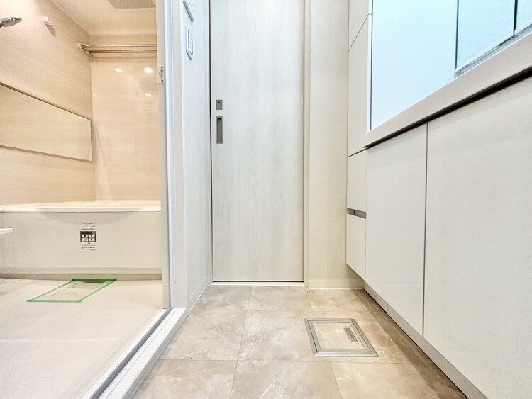 その他 十分な広さの脱衣所。