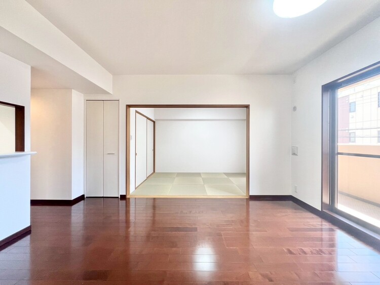 居間 落ち着いた雰囲気に包まれて、伸びやかな空間。