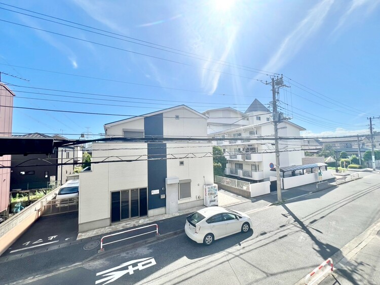 バルコニー 陽当たり・通風・開放感に恵まれた環境です。