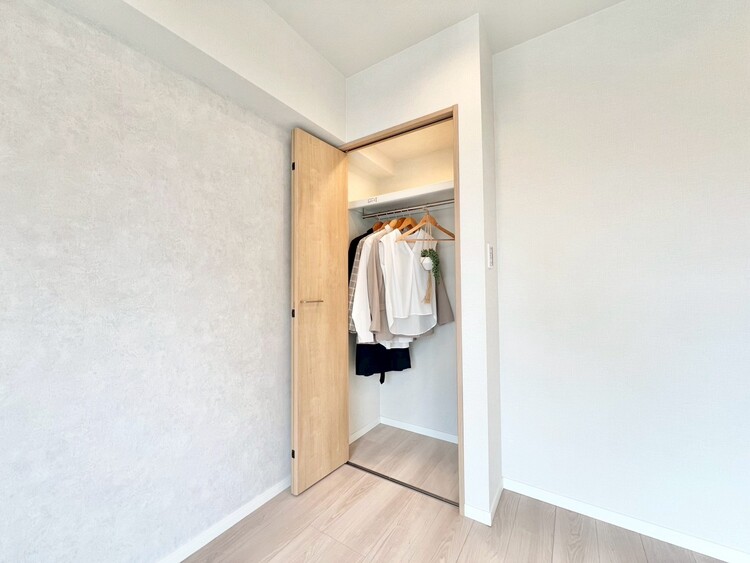 収納 家電やスーツケース、ストック品など何でも片付く嬉しい空間です。