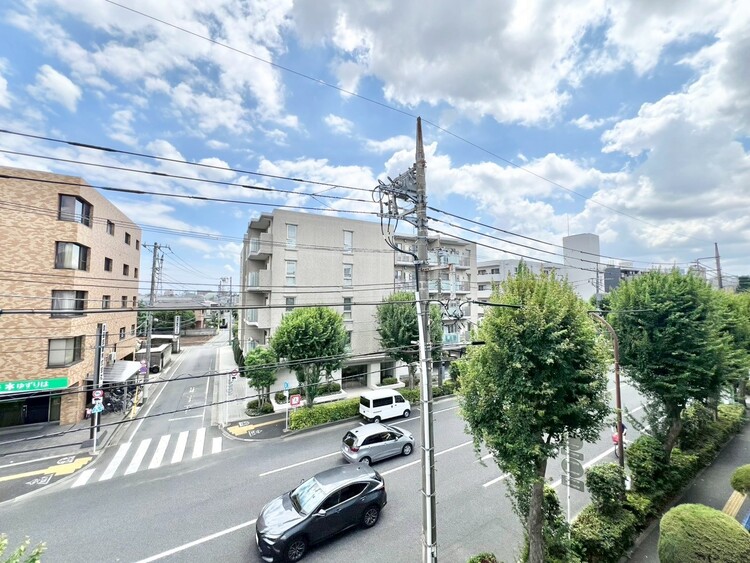 バルコニー 眺望や窓からの景色が良いと、家で過ごす時間も快適です。