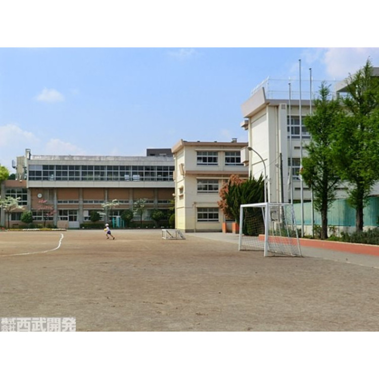 周辺 芝西小学校(約650m)