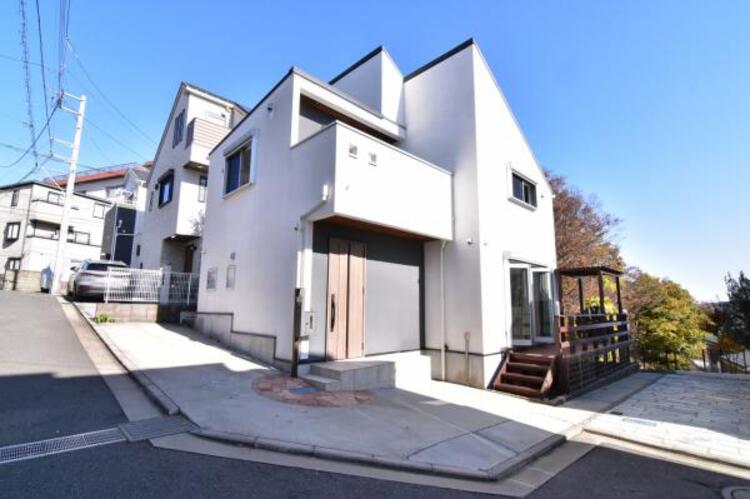 外観 凛とした落ち着いた佇まいの邸宅。お友達などが遊びに来た時も自慢したくなる外観デザインです。 