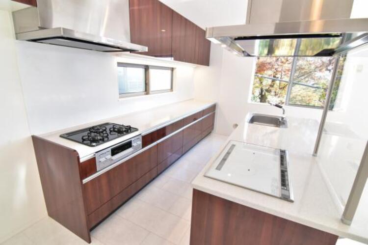 キッチン キッチンは毎日使う場所だから、忙しいときでも使いやすく、いつもキレイに保ちたい。等身大のわが家らしい、ぴったりのキッチン。 