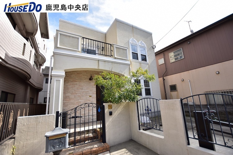 外観 西向き道路【敷地面積150.30m2(45.46坪)】駐車2台分！即日室内のご見学が可能です♪