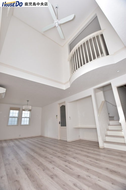 居間 【吹き抜け】