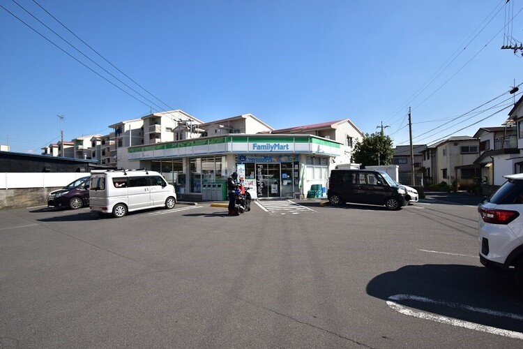 周辺 ファミリーマート紫原2丁目店【ファミリーマート紫原二丁目店】は、鹿児島市紫原2-42-1に位置する紫原交番前交差点近くのコンビニエンスストアです。駐車場有、店内には鹿児島… 徒歩 約3分（約180m）