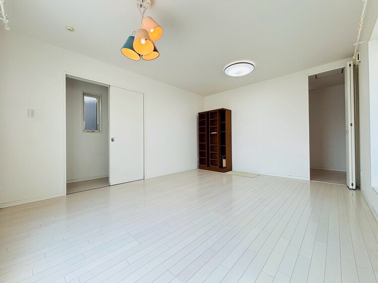 内装 洋室約10帖（3階）