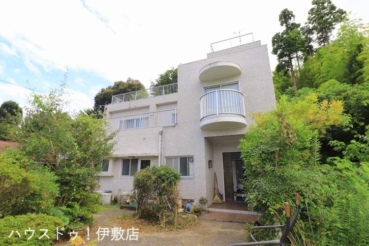 外観 【外観写真】7DKと家族が多い世帯にはうれしい部屋数です