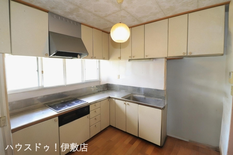 キッチン 【キッチン】使いやすいL型キッチン！調理がはかどりそうですね※AIによる家具消し済