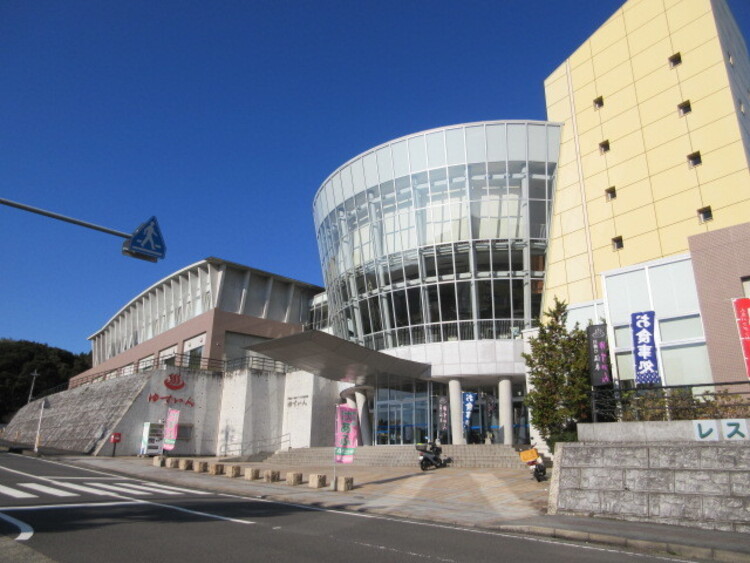 周辺 ゆすいん[ゆすいん]ゆすいんは、幅広い世代層のふれあいの場として、利用していただけます。 徒歩 約42分（約3310m）