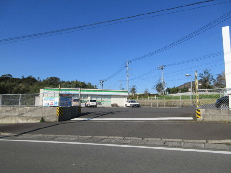 周辺 ファミリーマート伊集院妙円寺店[ファミリーマート伊集院妙円寺店]飲食品、日用品を取扱うコンビニエンスストアー 徒歩 約51分（約4080m）