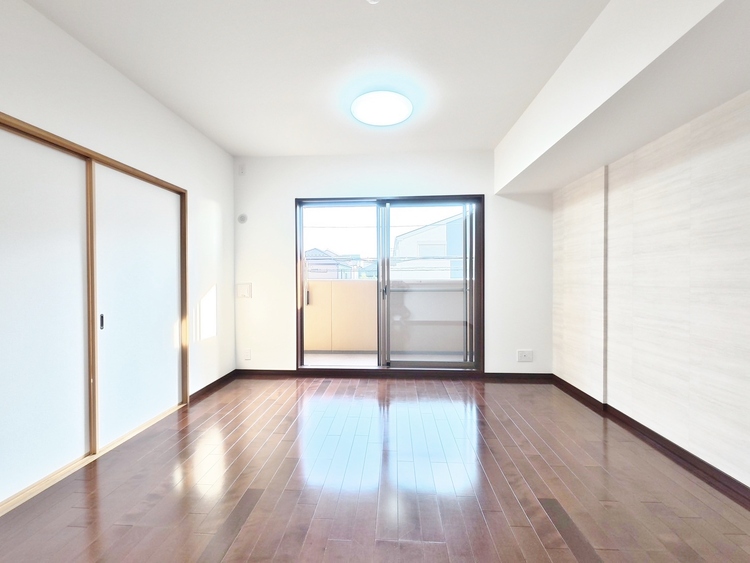 居間 居心地の良い空気感は、暮らしのステージを彩り、心からのやすらぎと満足感を与えてくれます。