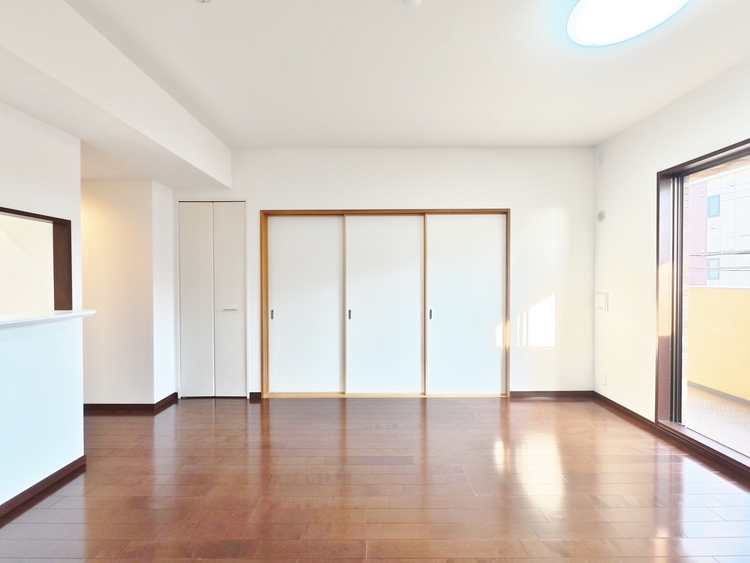 居間 飾り過ぎないシンプルな内装と偏り過ぎないデザインで統一しました。