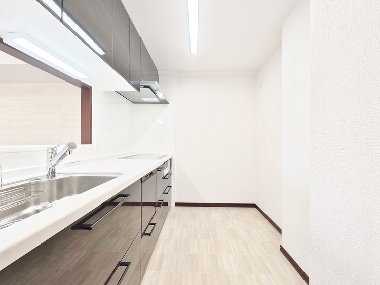 キッチン スマートな意匠と充実の機能を備えたキッチンが、暮らしにおいしい彩りを添えます。