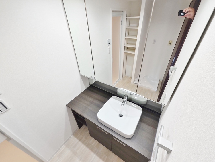 洗面 何かと物が増える場所だからこそ、スッキリと見映えの良い空間に。