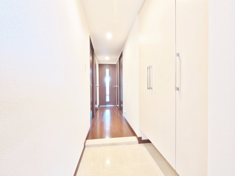 玄関 シューズボックスを完備した玄関です。