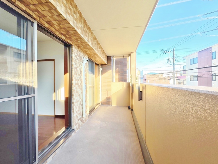 バルコニー 暮らしの中で、光と風を演出してくれるバルコニー。