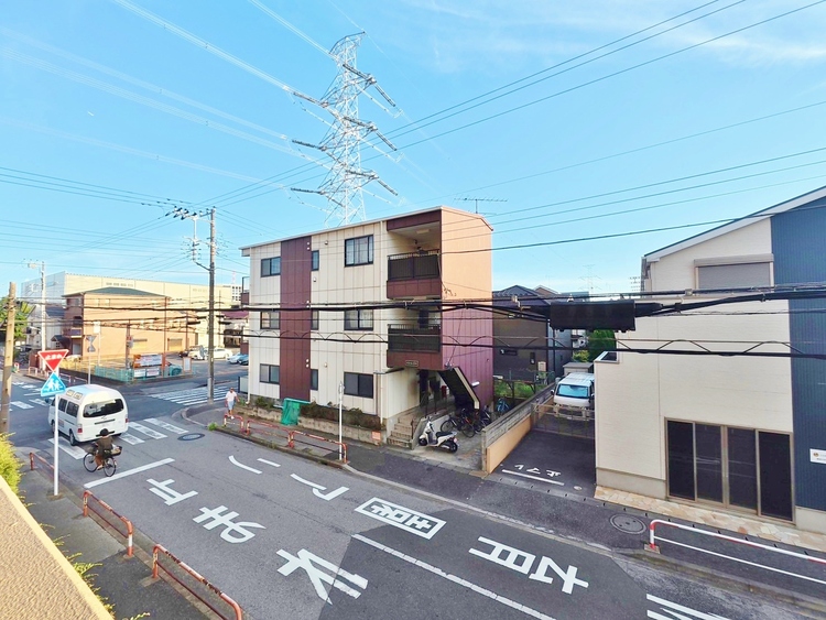 バルコニー 窓を開けると広がる青空。心をリフレッシュして日々を過ごしていきましょう。