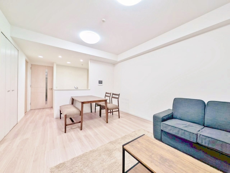 居間 居心地の良い空気感は、暮らしのステージを彩り、心からのやすらぎと満足感を与えてくれます。