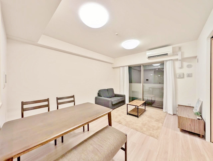 居間 飾り過ぎないシンプルな内装と偏り過ぎないデザインで統一しました。