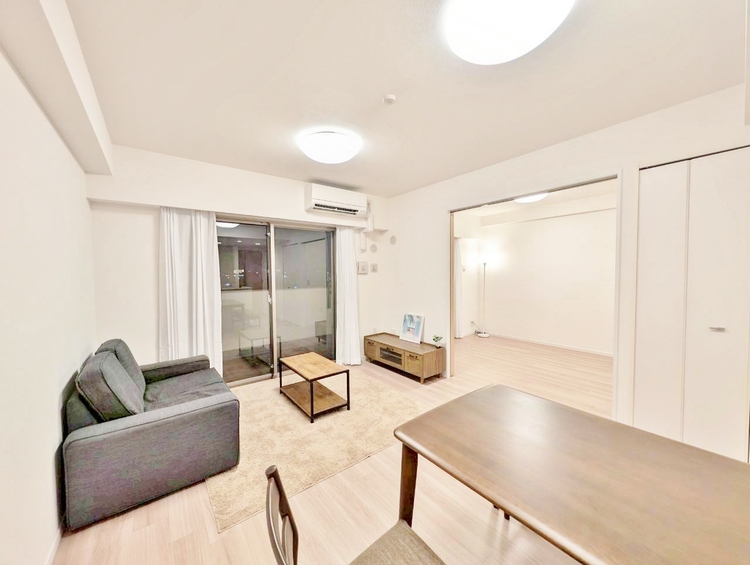 居間 快適に過ごす毎日を求めて、暮らしの中でご自身の「マイホーム」に創り上げてください。