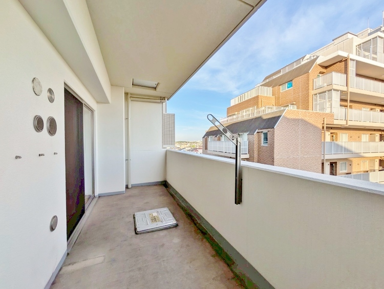 バルコニー 暮らしの中で、光と風を演出してくれるバルコニー。