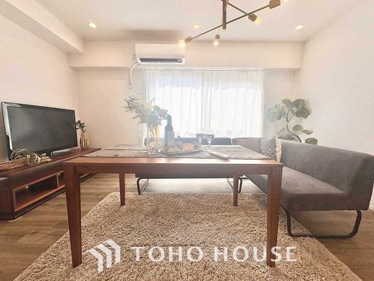 内装 【LIVING】◆扉を◆開くとこの景色。家族の”おかえり”の声が聞こえてきそう。